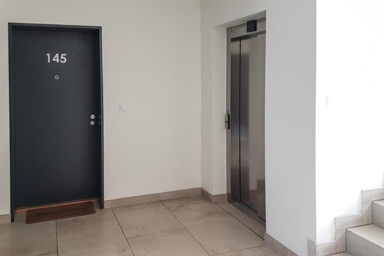 프라하 Onsite Free Garage Parking, 10Min Centre By Bus 아파트 외부 사진